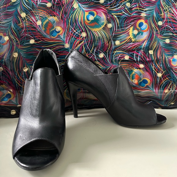 Tahari open toed heels - Picture 2 of 7